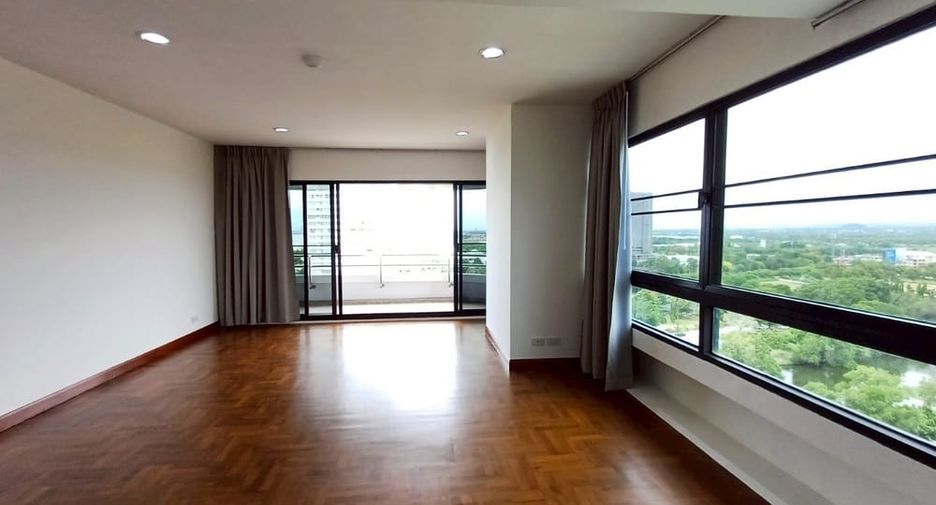 For rent 3 bedrooms condo in Na Jomtien, Pattaya