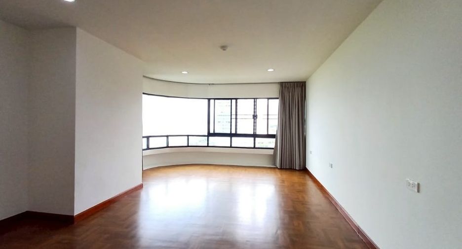 For rent 3 bedrooms condo in Na Jomtien, Pattaya