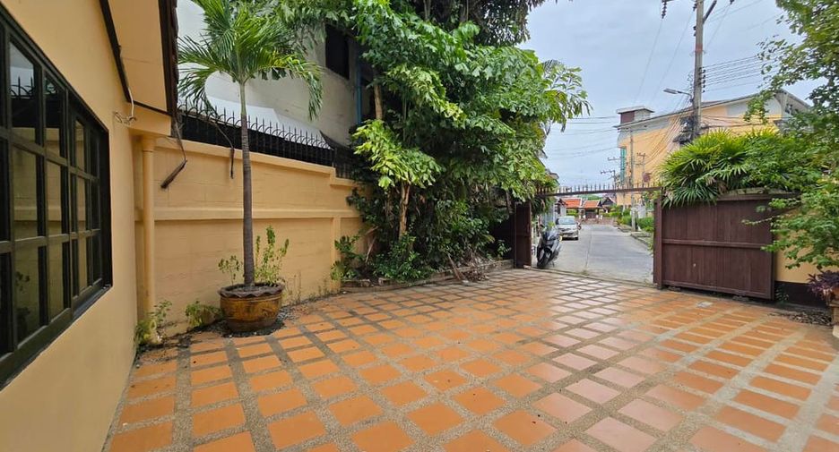 À vendre 12 chambres local commercial à Bang Lamung, Chonburi