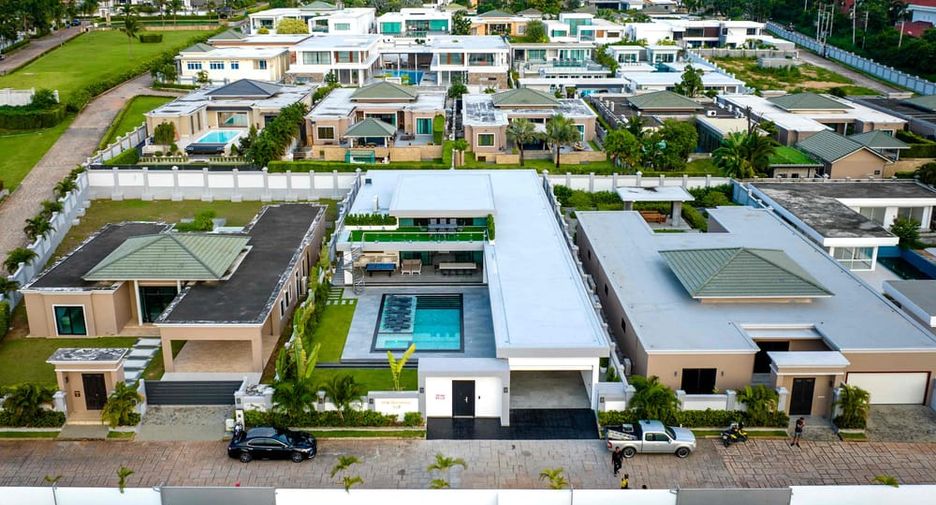 For sale 6 ベッドルーム villa in Bang Lamung, Chonburi