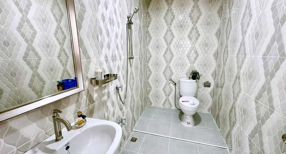 For sale 5 bedrooms villa in Bang Lamung, Chonburi