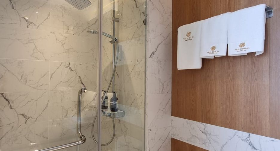 For sale 2 ベッドルーム condo in Bang Lamung, Chonburi