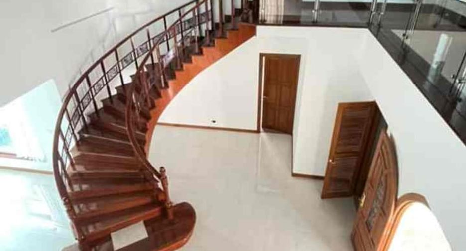 À vendre 5 chambres villa à Bang Lamung, Chonburi