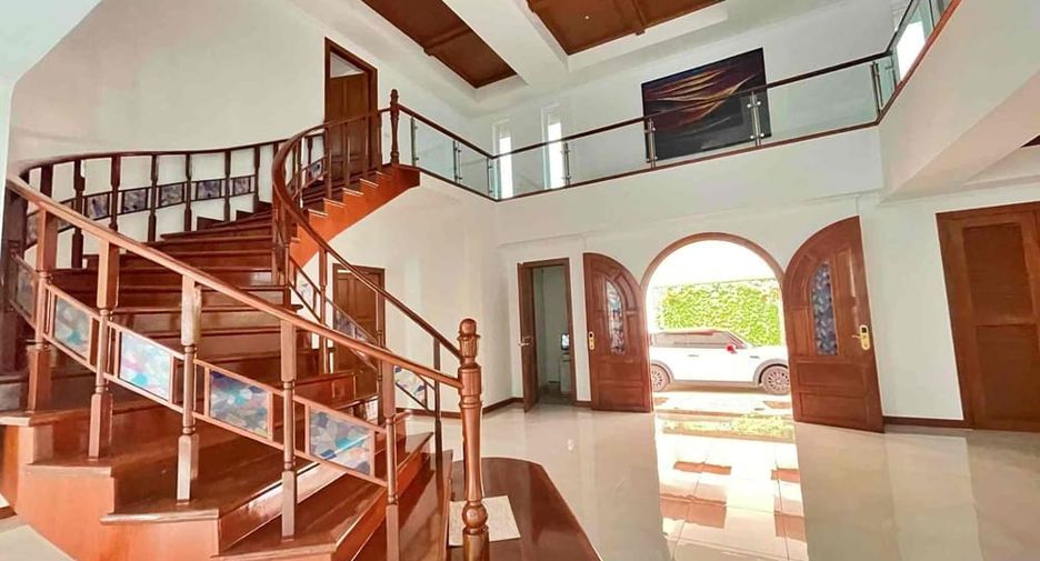 À vendre 5 chambres villa à Bang Lamung, Chonburi