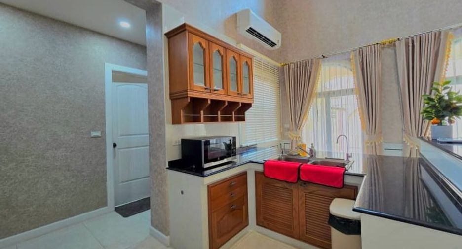 À louer 4 chambres villa à Huay Yai, Pattaya