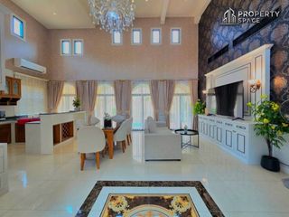 For rent 4 bedrooms villa in Huay Yai, Pattaya