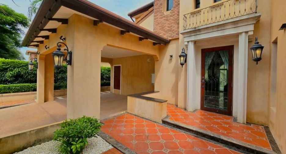 À louer 4 chambres villa à Huay Yai, Pattaya