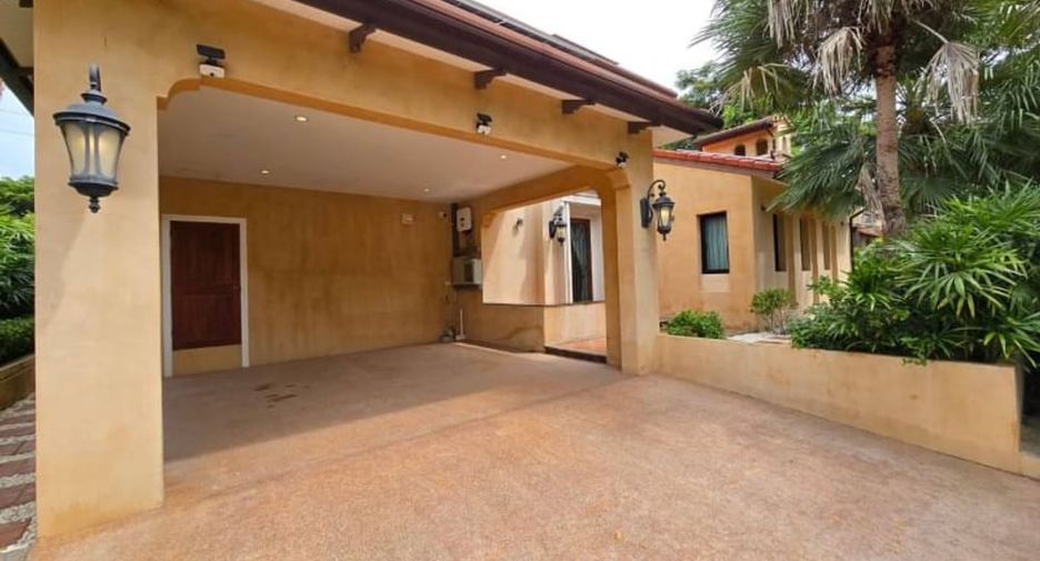 À louer 4 chambres villa à Huay Yai, Pattaya