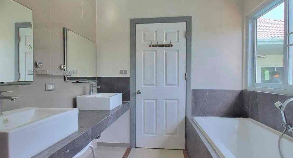 For rent 3 bedrooms villa in Bang Lamung, Chonburi