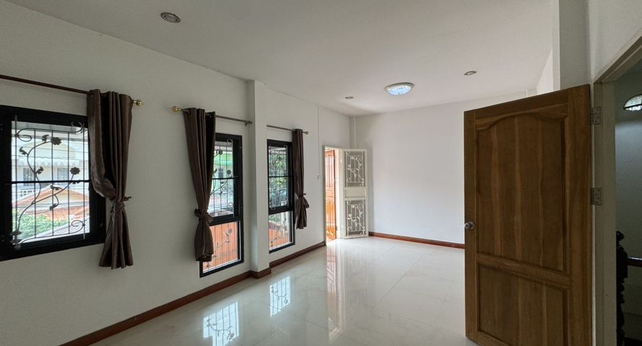 Reihenhaus zum Kauf mit 4 Zimmer in Mueang Samut Prakan, Samut Prakan