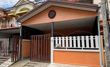 Reihenhaus zum Kauf mit 4 Zimmer in Mueang Samut Prakan, Samut Prakan