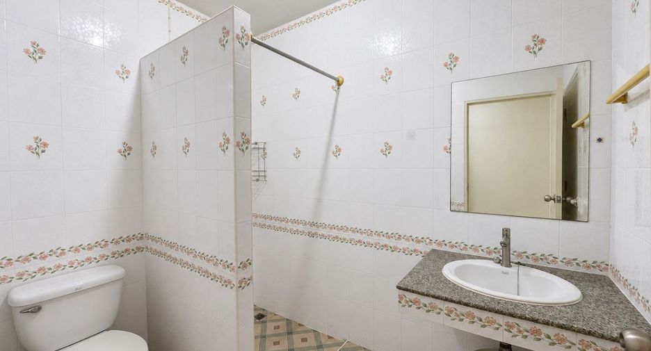 Reihenhaus zum Kauf mit 4 Zimmer in Mueang Samut Prakan, Samut Prakan