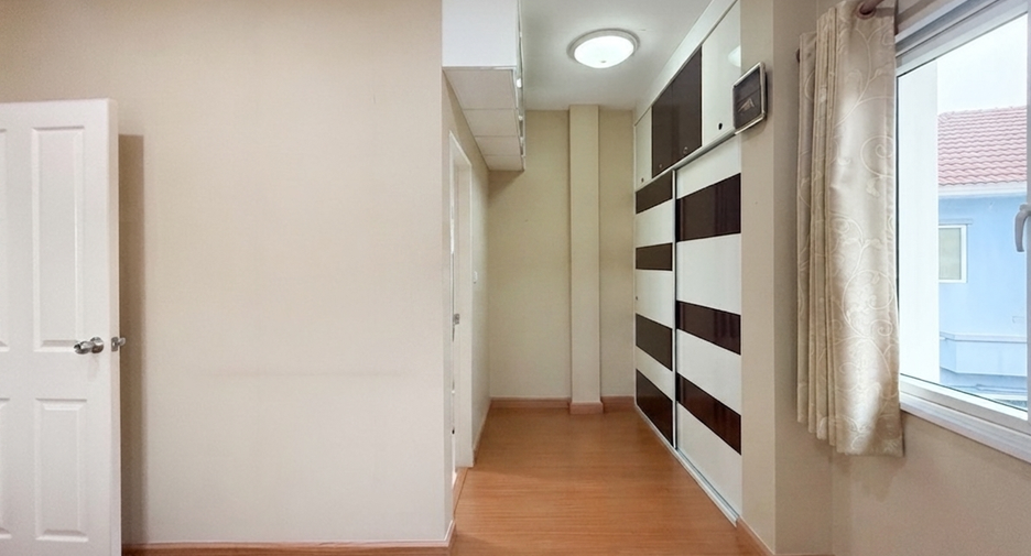 For sale 3 bedrooms house in Mueang Nonthaburi, Nonthaburi