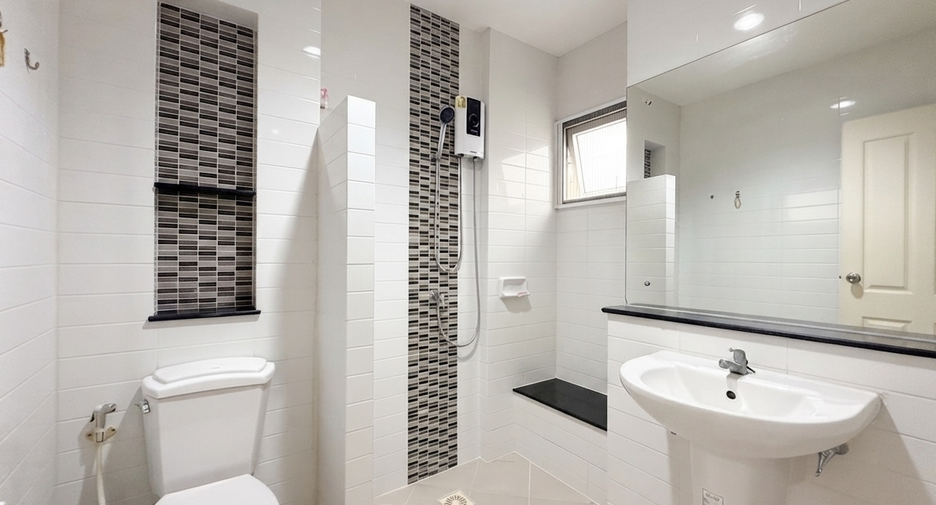 For sale 3 bedrooms house in Mueang Nonthaburi, Nonthaburi