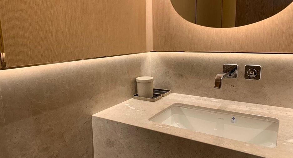 For rent 1 bed condo in Pathum Wan, Bangkok