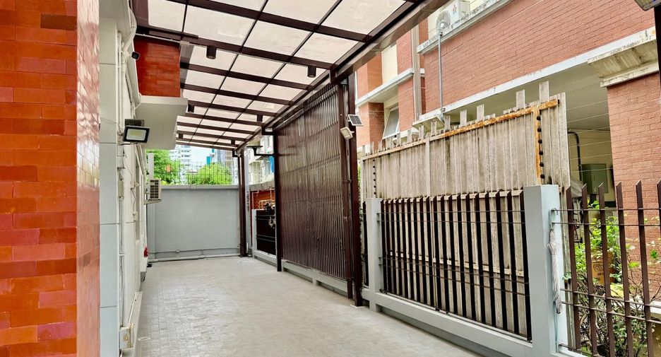 Haus zum Kauf mit 4 Zimmer in Phaya Thai, Bangkok