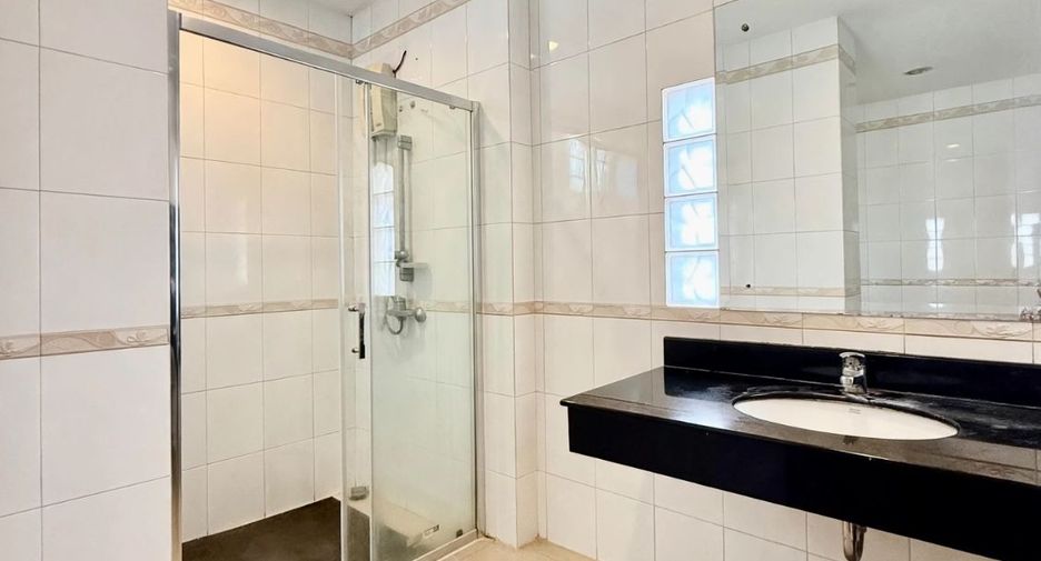 Haus zum Kauf mit 4 Zimmer in Phaya Thai, Bangkok
