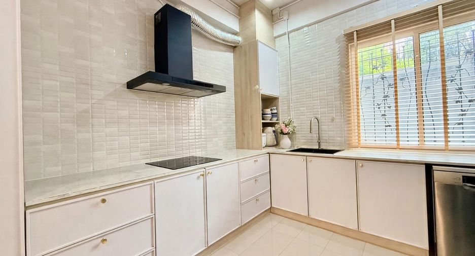 Haus zum Kauf mit 4 Zimmer in Phaya Thai, Bangkok
