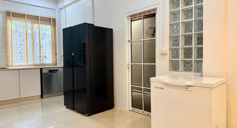 Haus zum Kauf mit 4 Zimmer in Phaya Thai, Bangkok