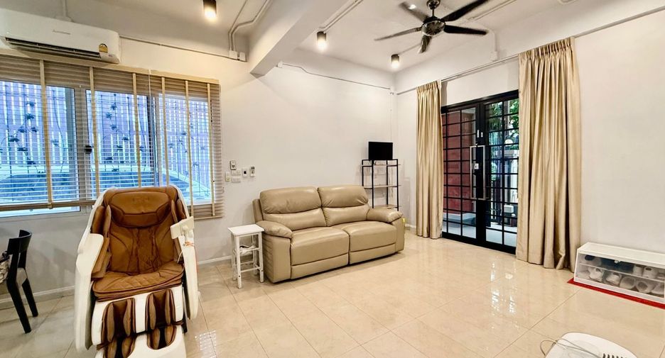 Haus zum Kauf mit 4 Zimmer in Phaya Thai, Bangkok
