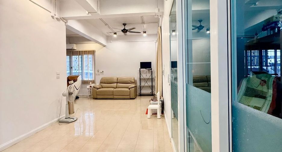 Haus zum Kauf mit 4 Zimmer in Phaya Thai, Bangkok