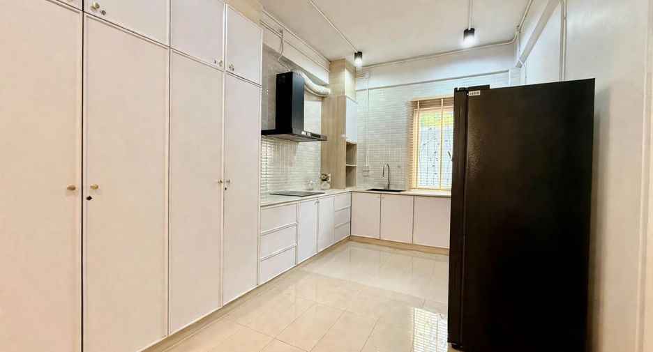 Haus zum Kauf mit 4 Zimmer in Phaya Thai, Bangkok