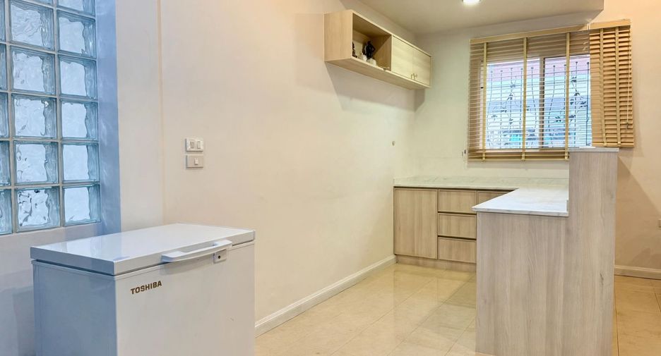 Haus zum Kauf mit 4 Zimmer in Phaya Thai, Bangkok