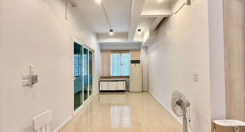 Haus zum Kauf mit 4 Zimmer in Phaya Thai, Bangkok