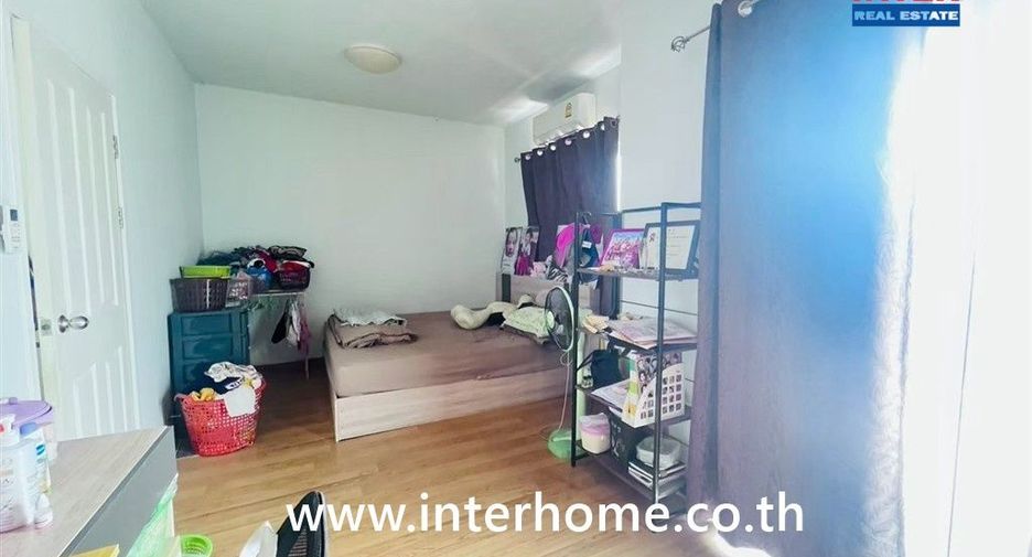 Casa adosada en venta de 3 habitaciones en Khlong Sam Wa, Bangkok