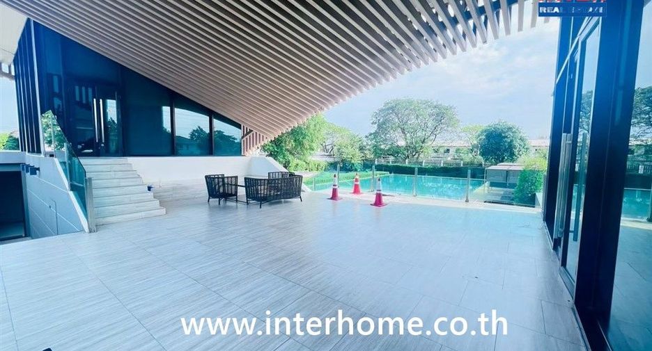 Casa adosada en venta de 3 habitaciones en Khlong Sam Wa, Bangkok