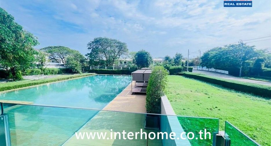 Casa adosada en venta de 3 habitaciones en Khlong Sam Wa, Bangkok