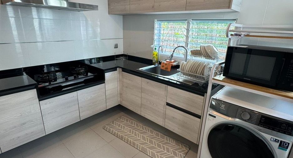 For rent 4 bedrooms house in Mueang Chiang Mai, Chiang Mai