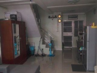 Casa adosada en venta de 2 habitaciones en Bang Sao Thong, Samut Prakan