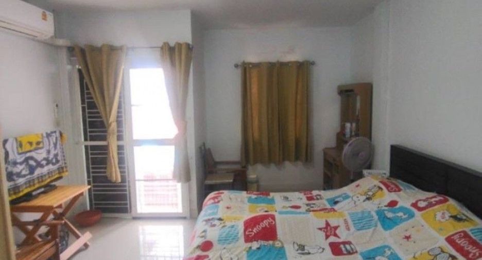 Casa adosada en venta de 2 habitaciones en Bang Sao Thong, Samut Prakan
