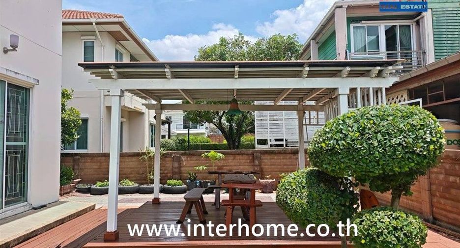 Haus zum Kauf mit 4 Zimmer in Khlong Sam Wa, Bangkok