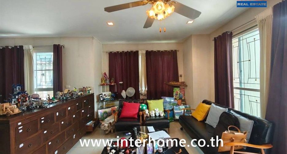 Haus zum Kauf mit 4 Zimmer in Khlong Sam Wa, Bangkok