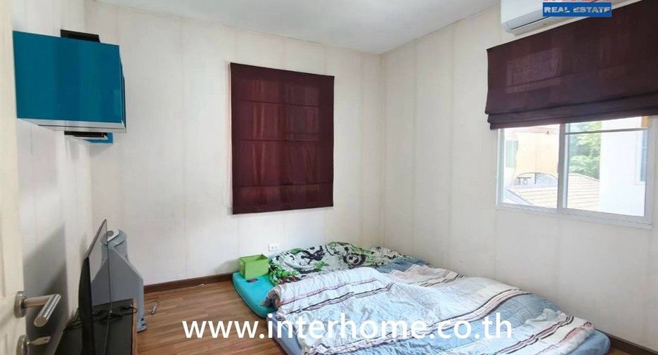 Haus zum Kauf mit 4 Zimmer in Khlong Sam Wa, Bangkok