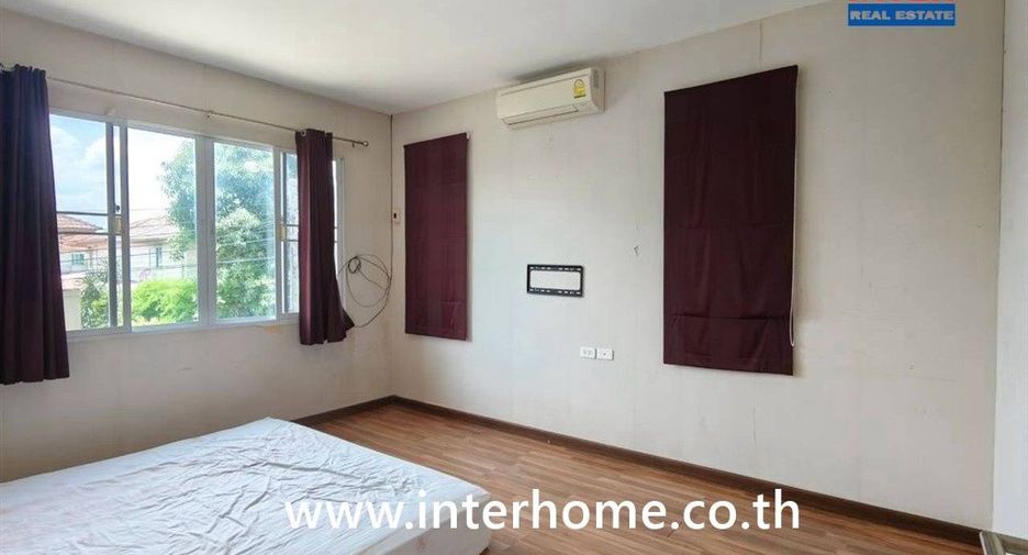 Haus zum Kauf mit 4 Zimmer in Khlong Sam Wa, Bangkok