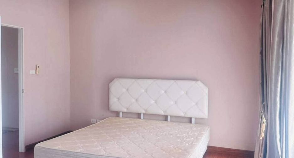 For rent 3 bedrooms house in San Kamphaeng, Chiang Mai