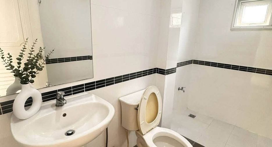 For rent 3 bedrooms house in San Kamphaeng, Chiang Mai