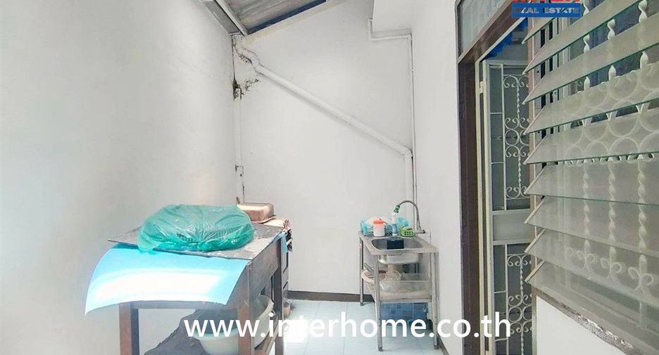 Casa adosada en venta de 2 habitaciones en Thawi Watthana, Bangkok