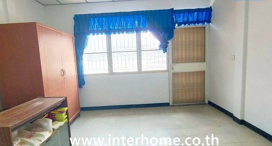 Casa adosada en venta de 2 habitaciones en Thawi Watthana, Bangkok