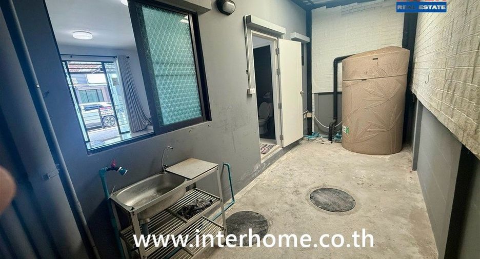 Casa adosada en venta de 3 habitaciones en Don Mueang, Bangkok
