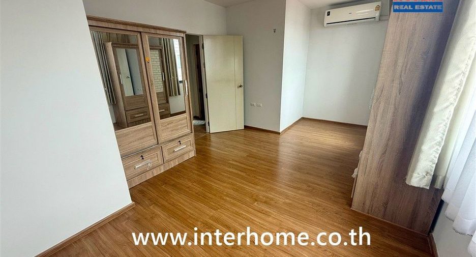 Casa adosada en venta de 3 habitaciones en Don Mueang, Bangkok