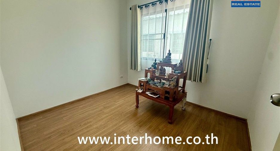 Casa adosada en venta de 3 habitaciones en Don Mueang, Bangkok