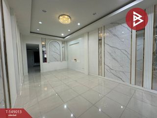 Local comercial en venta de 4 habitaciones en Bang Khae, Bangkok