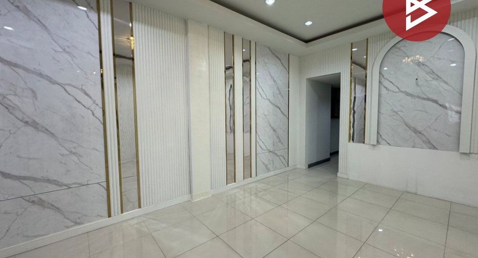 Local comercial en venta de 4 habitaciones en Bang Khae, Bangkok