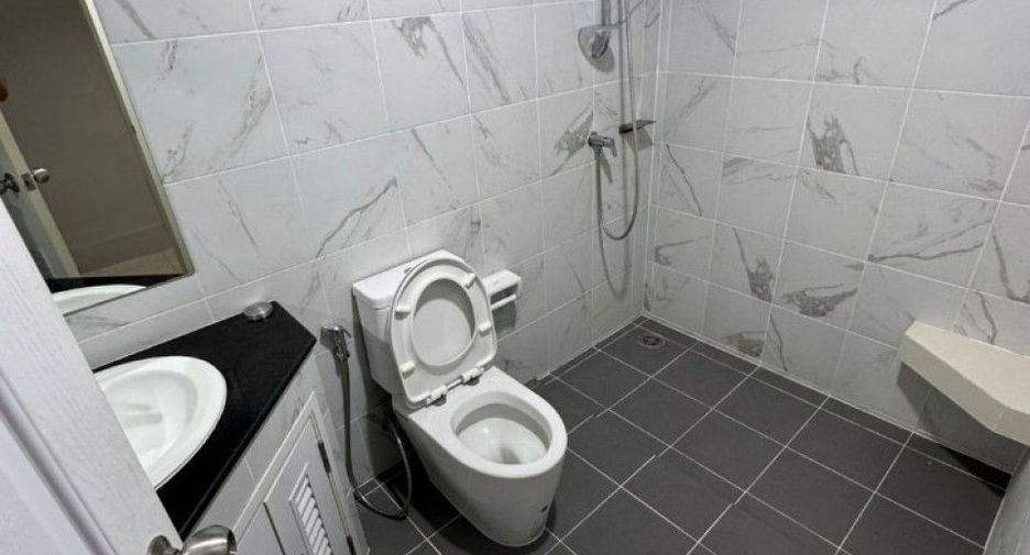 Local comercial en venta de 4 habitaciones en Bang Khae, Bangkok