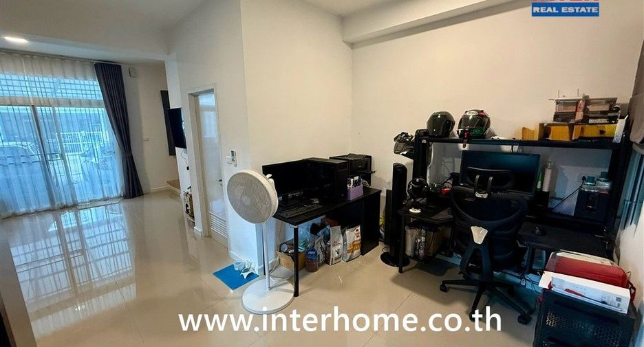 For sale 3 bedrooms townhouse in Sai Mai, Bangkok