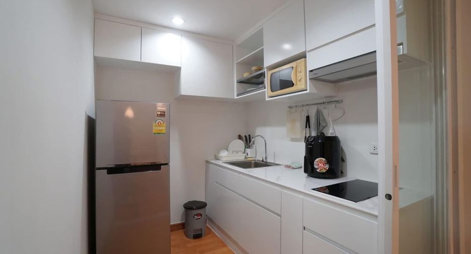 For rent 2 bedrooms condo in Watthana, Bangkok